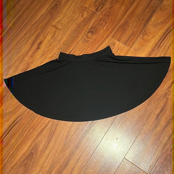 Black skirt - Picture 3 of 6